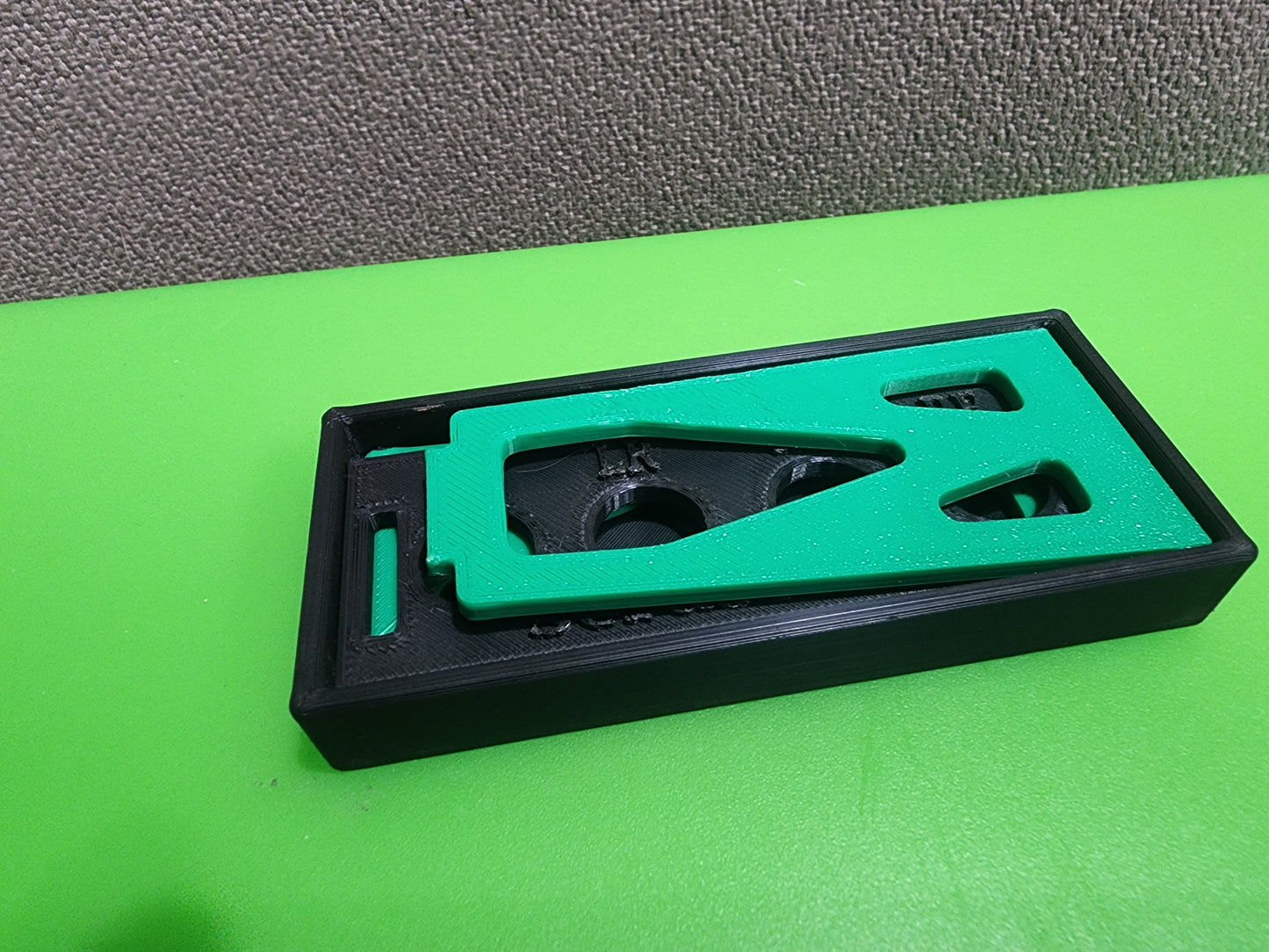 Collapsible shock stand