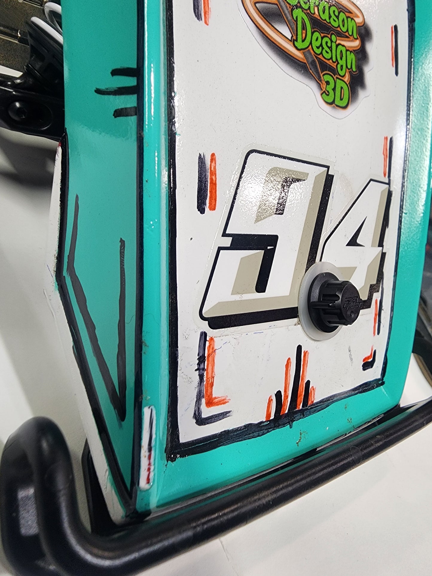 "Unicorn Horn" - traxxas mod hood latch